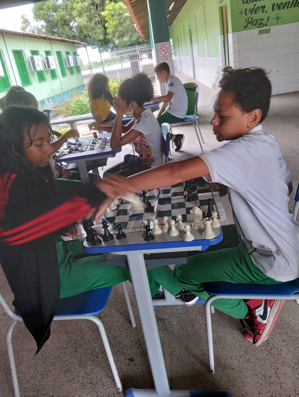 Escolas recebem jogos de xadrez para atividades pedagógicas