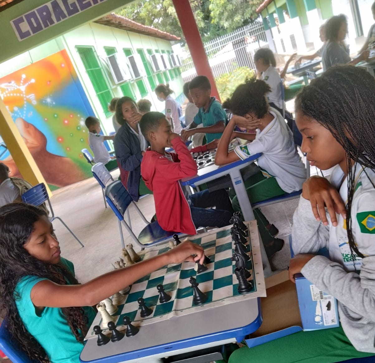 Aulas de xadrez contribuem para mudar a realidade de escola - MEC