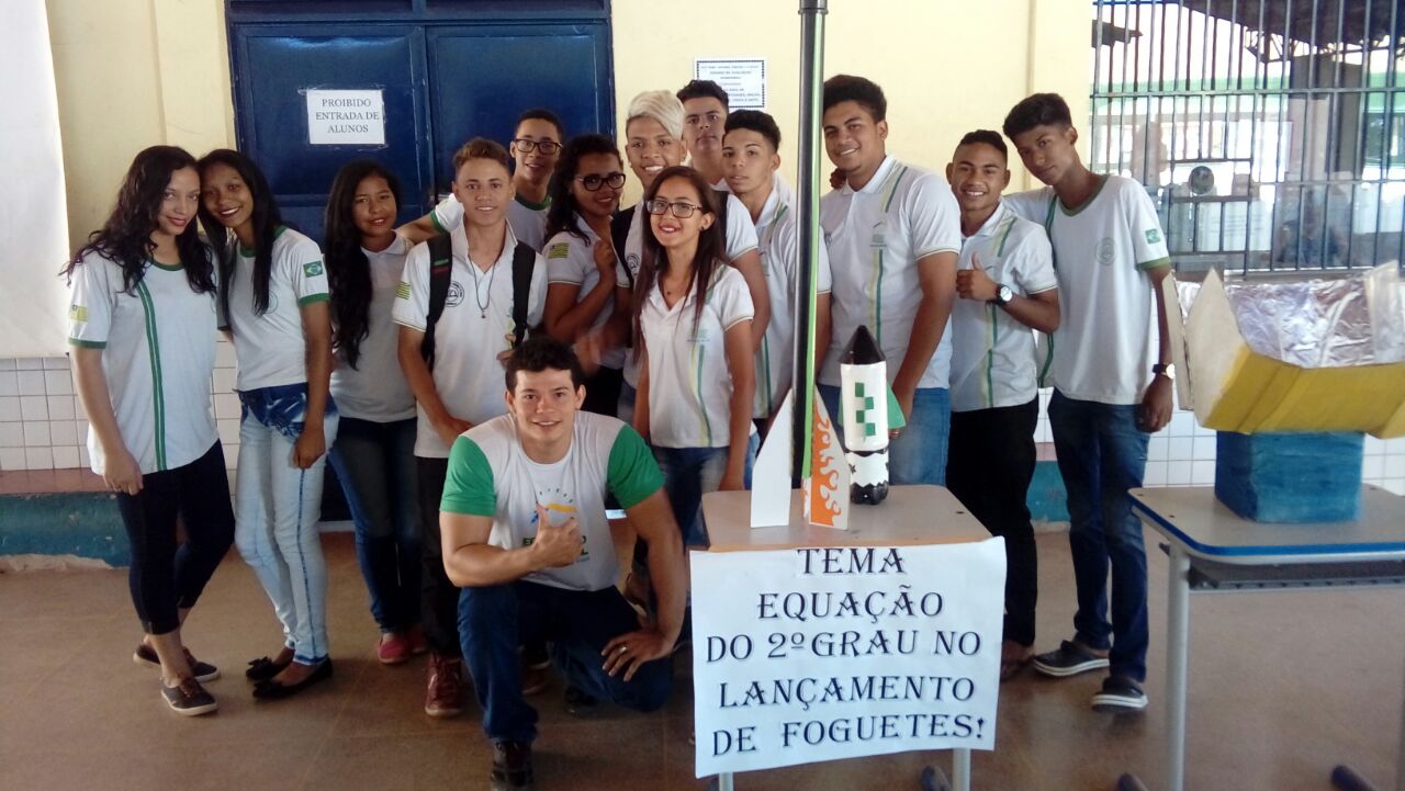 Em sala temática e com apoio dos estudantes, EE Antonia da