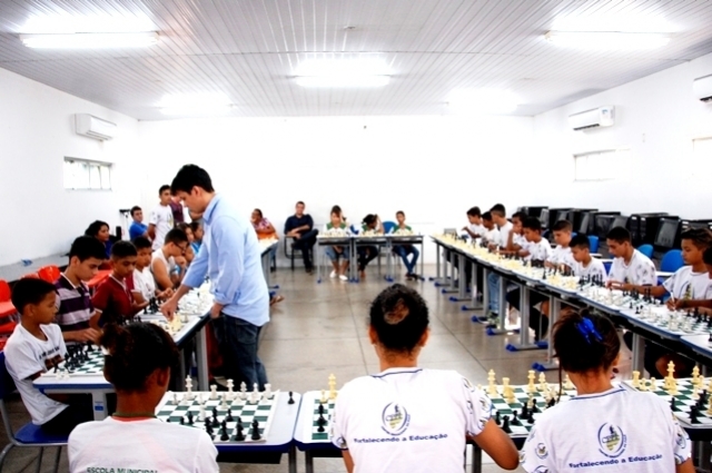Estudantes participam de Simultânea de Xadrez